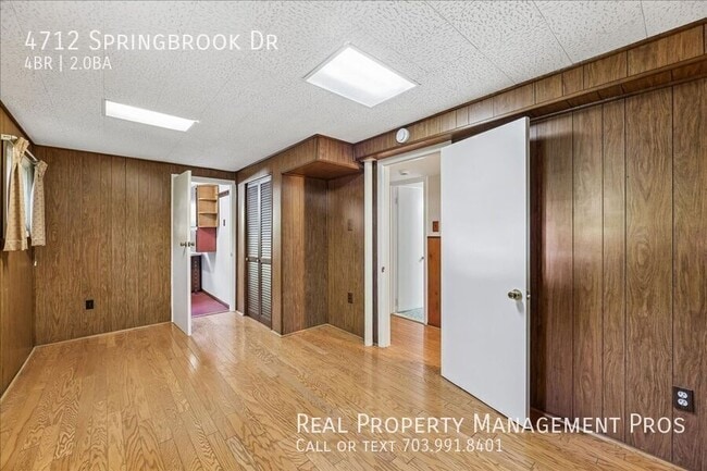 Building Photo - 4712 Springbrook Dr
