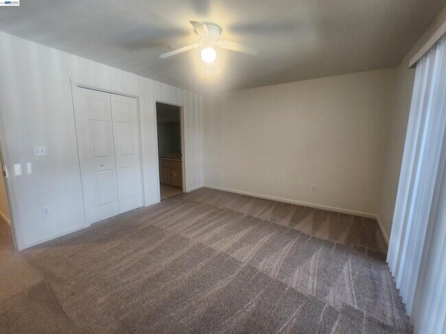 Building Photo - 252 Lansing Way