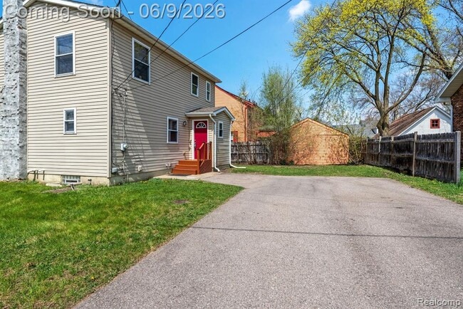 Building Photo - 3260 Sashabaw Rd