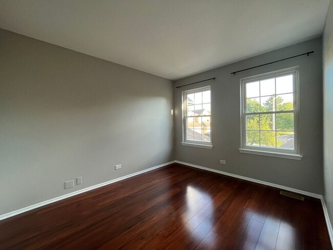 Building Photo - 150 White Branch Ct N