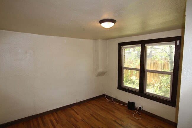 Building Photo - Charming Single-Story Home Near NAU | Fenced Yard + Fireplace
