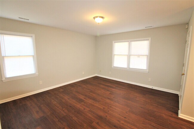 Building Photo - Move-In Ready Ranch Minutes from Plaza Midwood, NoDa & Uptown