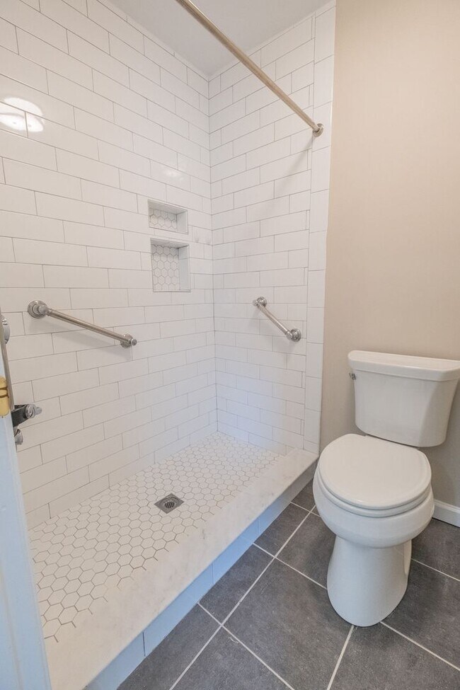 Building Photo - 2BR/2.5BA Townhome – Sweetwater Plantation (West Side)