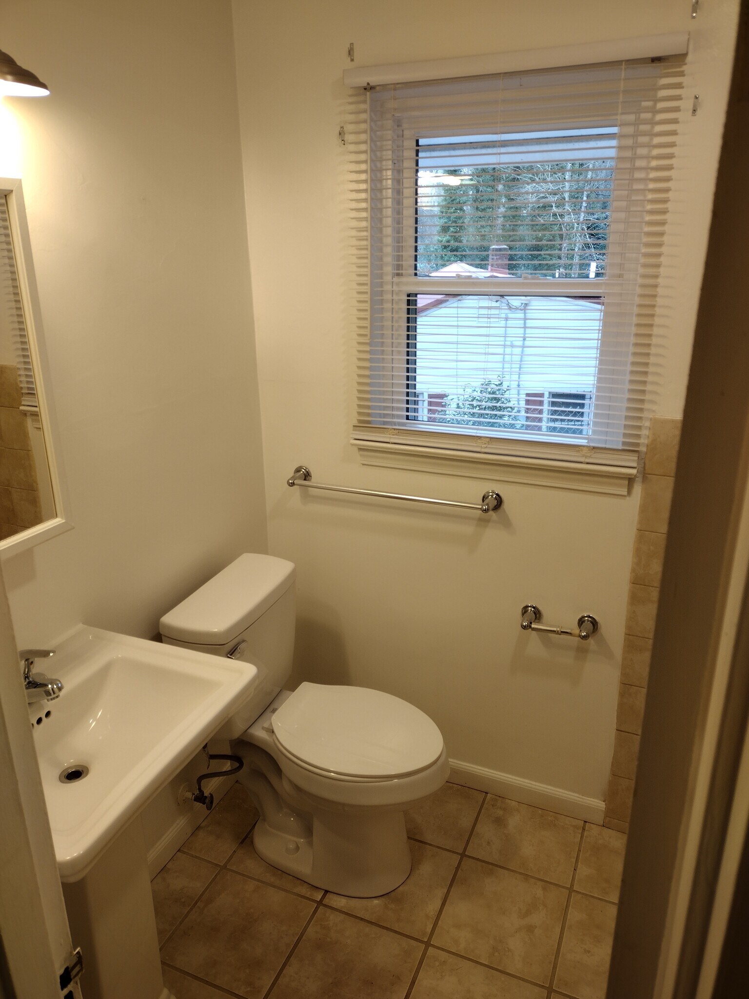 Building Photo - 3642 Yale Ave