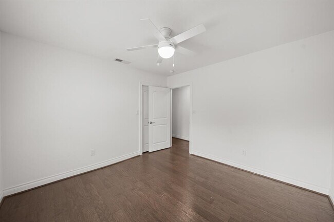 Building Photo - 4427 Sarong Dr