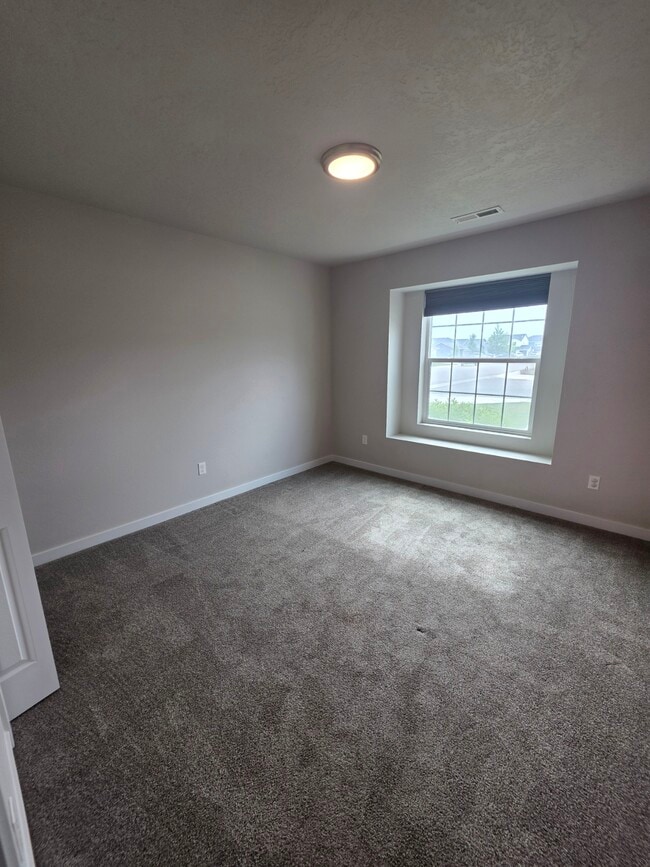 Building Photo - 1720 SW Gabar Ct