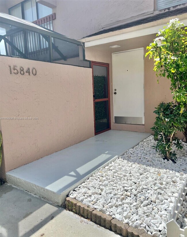 Building Photo - 15840 SW 90th Ct