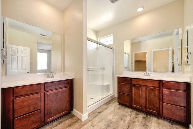 Building Photo - 3 Bed 2.5 Bath 2 Car Garage in Natomas