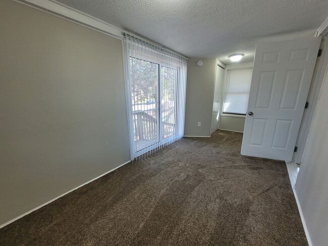 Building Photo - Four bedroom home on Indianola Ave with large yard and two decks!