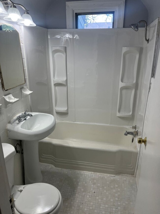 Building Photo - 4 Success Realty now offering this 2 bedro...