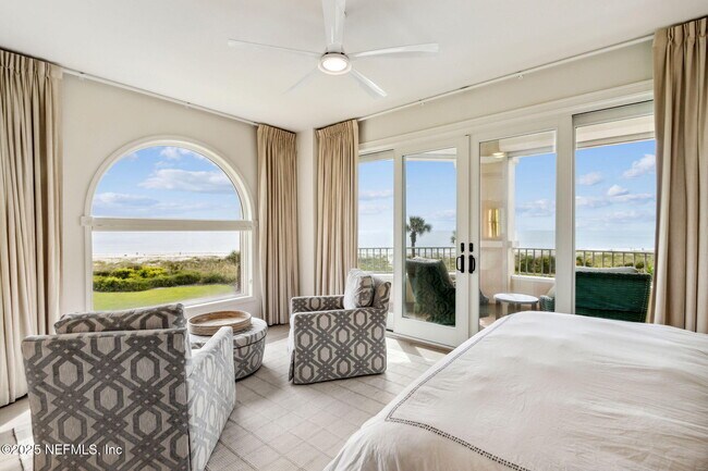 Building Photo - 426 Beachside Pl