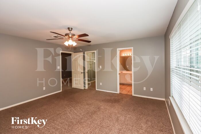 Building Photo - 3225 Continental Dr
