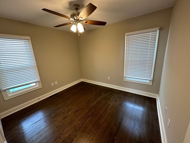 Building Photo - Port Washington Loft Duplex