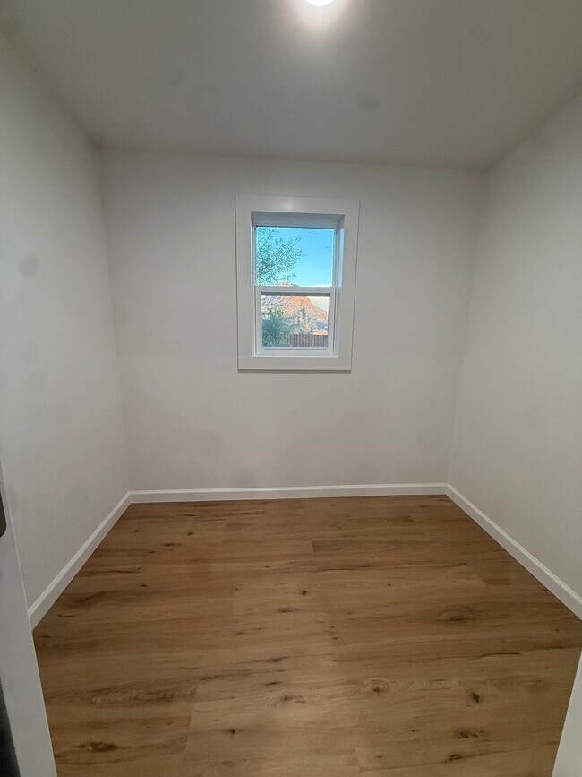 Building Photo - 46633 N 41st Ave