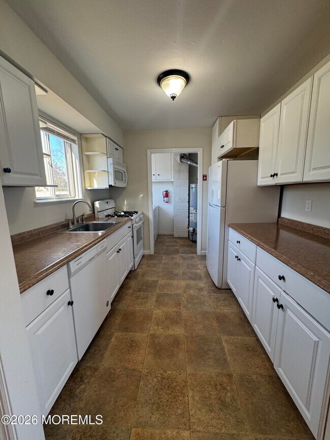 Building Photo - 8 View Dr