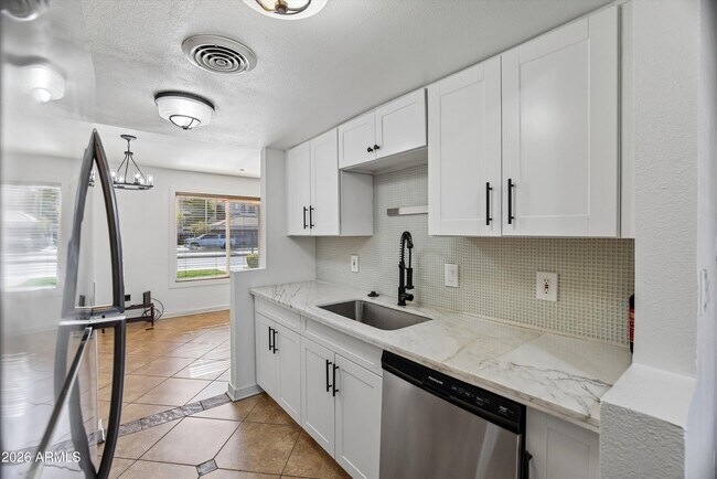 Building Photo - 7126 N 19th Ave