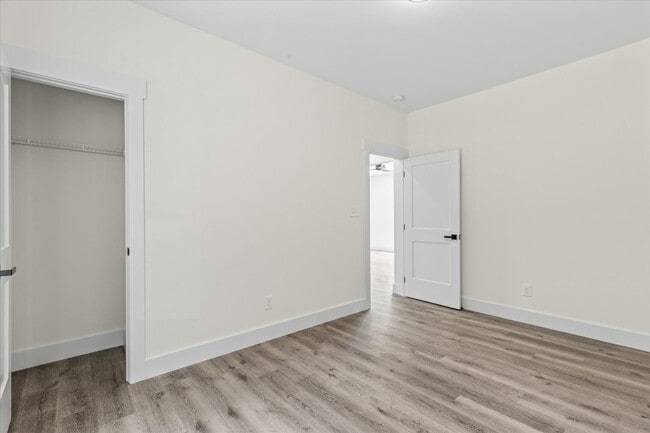 Building Photo - 3900 Lilac Ave