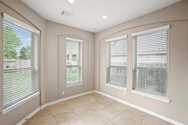 Building Photo - 1606 Sunderland Dr