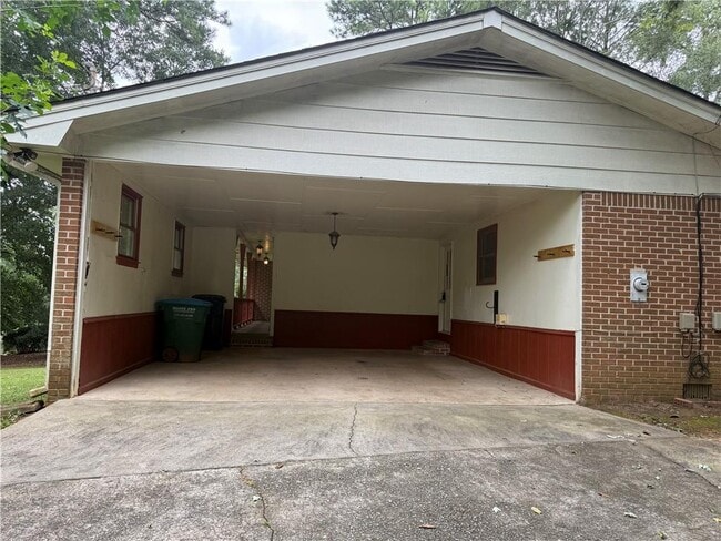 Building Photo - 3155 Oak Dr