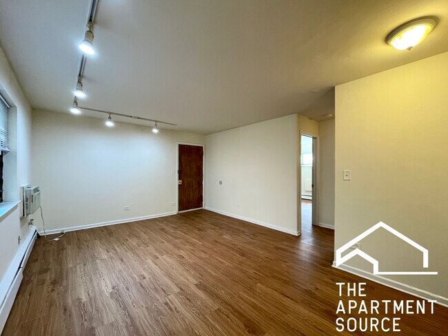 Building Photo - 6002 N Kenmore Ave