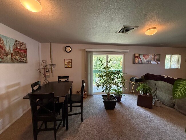 Building Photo - 228 Auburn Dr