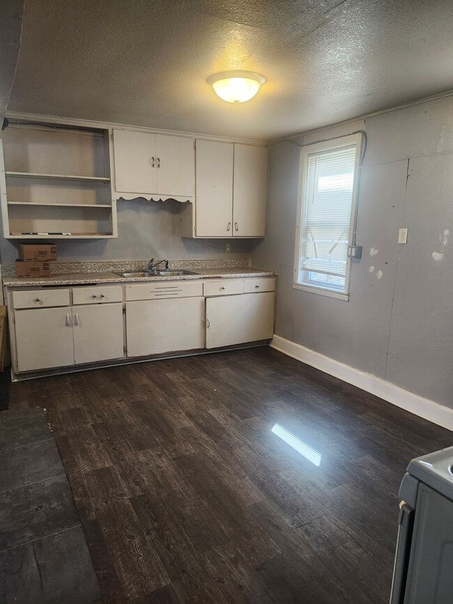 Building Photo - 2562 S 9th St