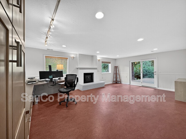 Building Photo - 5701 SW Hamilton St