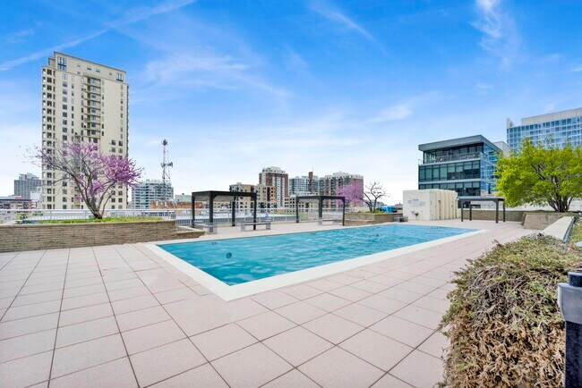 Building Photo - 1400 S Michigan Ave