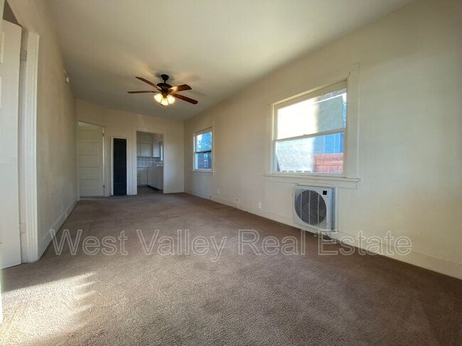 Building Photo - 107 Lucard St