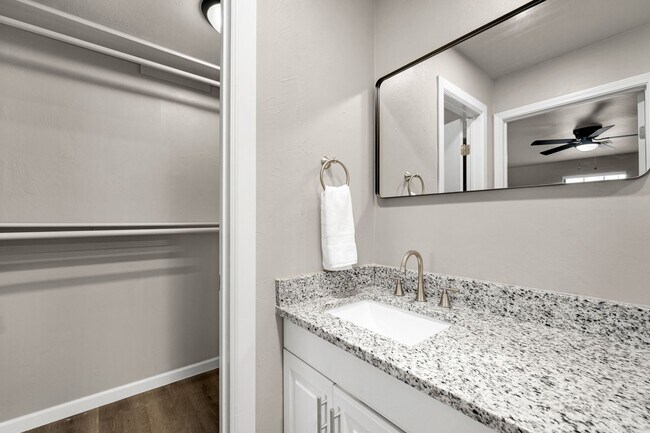 Building Photo - 509 NE Cimarron Cir