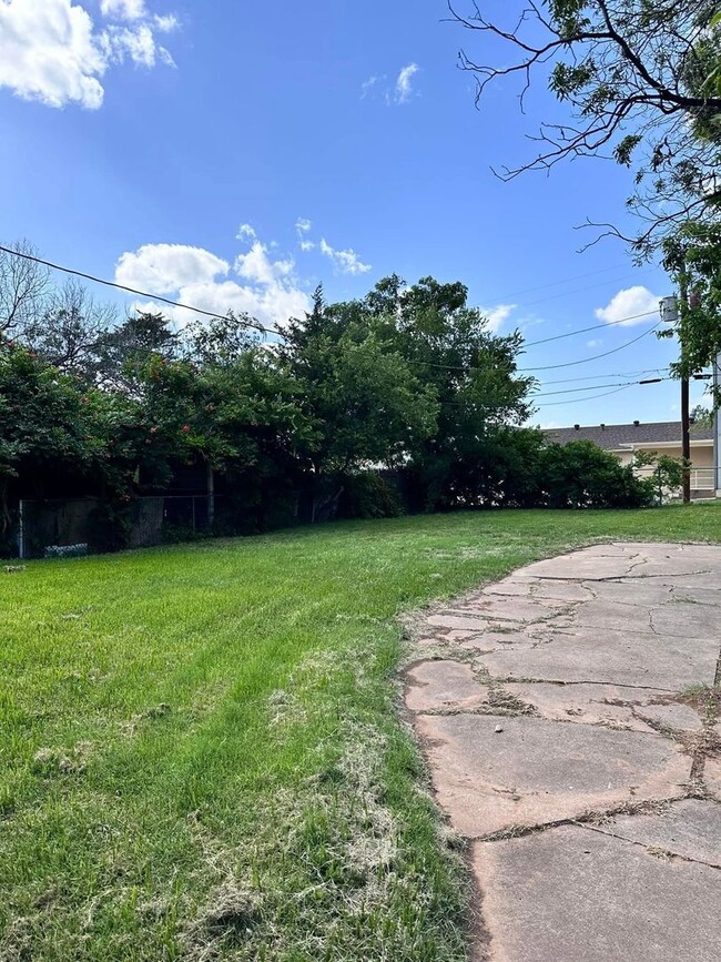 Building Photo - 1662 Keeler Ave