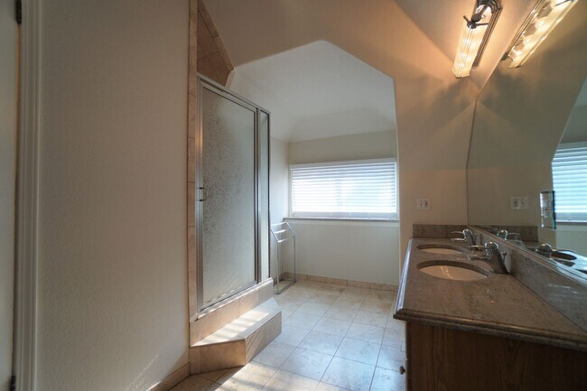 Building Photo - 808 E Kiowa St