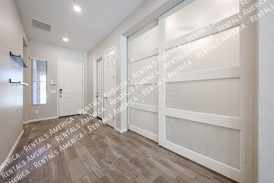 Building Photo - 3865 E Dogwood Pl