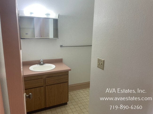 Building Photo - 407 W 11th St