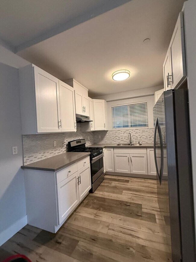 Building Photo - 85(221)