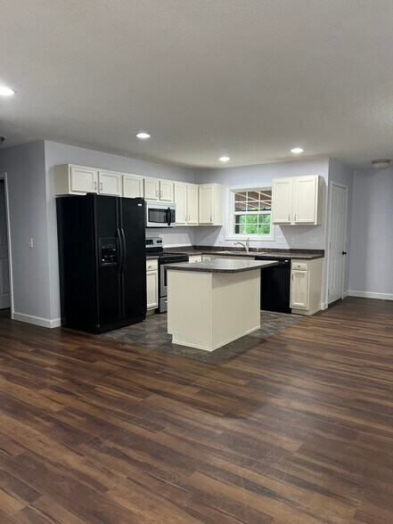 Kitchen.. - 20 Enka Pine St