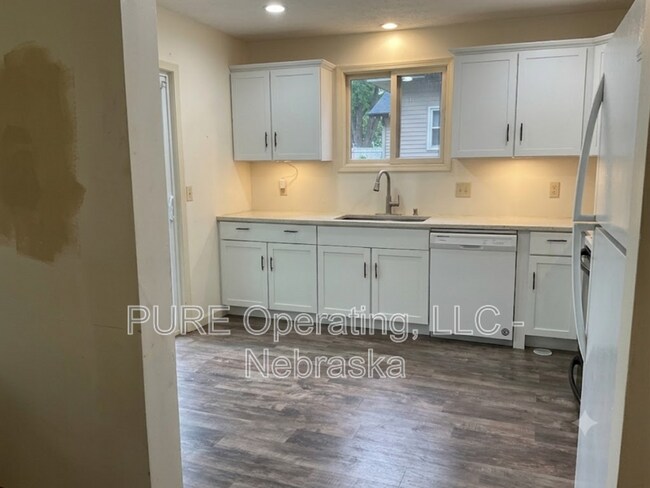 Building Photo - 15229 Y St