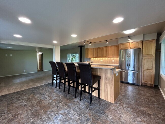 Building Photo - Stunning Views! Secluded 2 Bed, 1 Bath Gem!