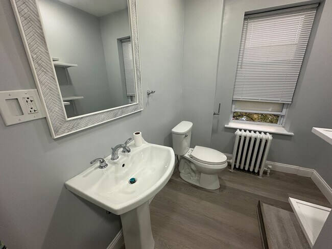 Building Photo - 1828 W Eleanor St