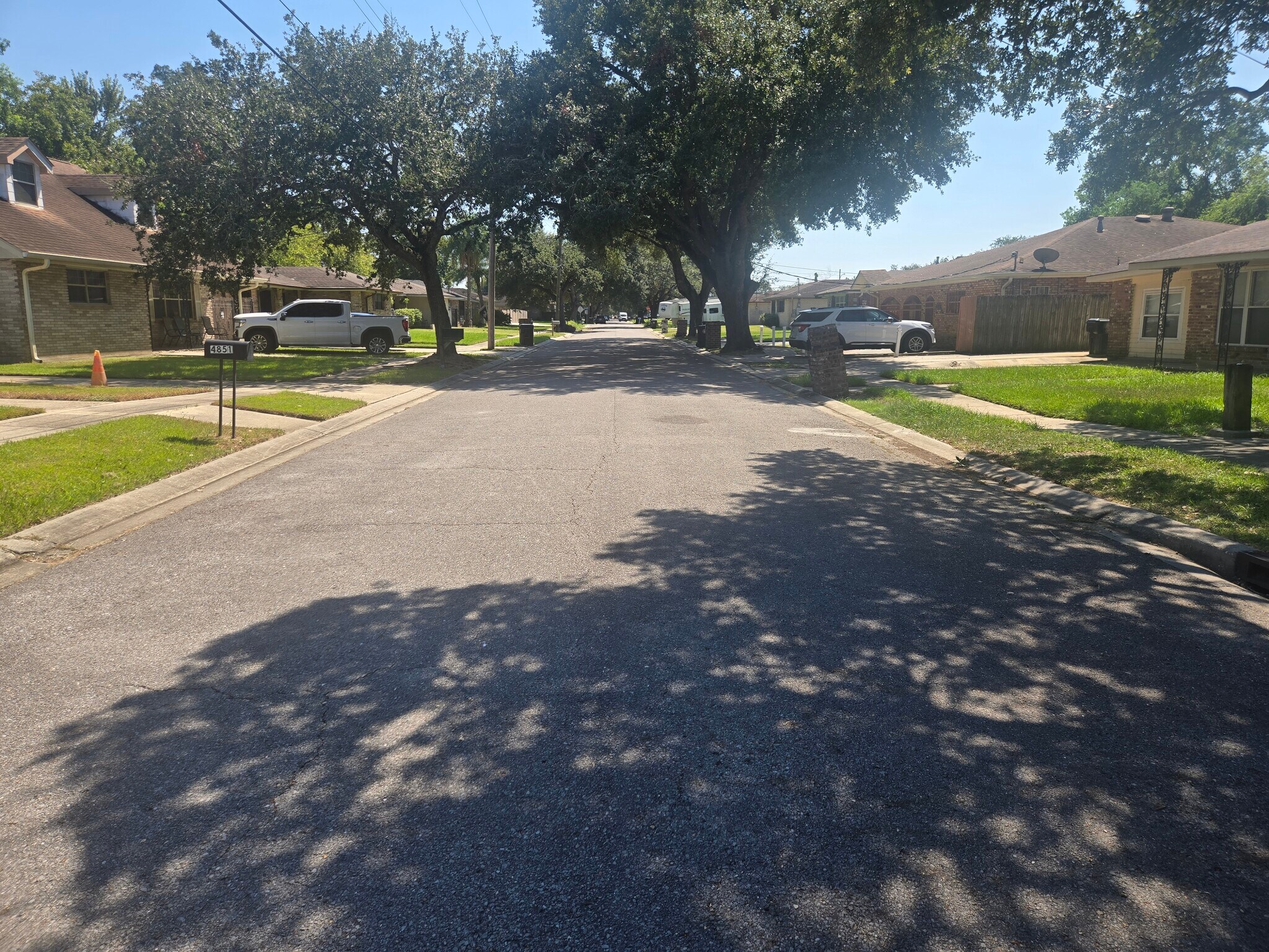 Building Photo - 4859 Camelot Dr