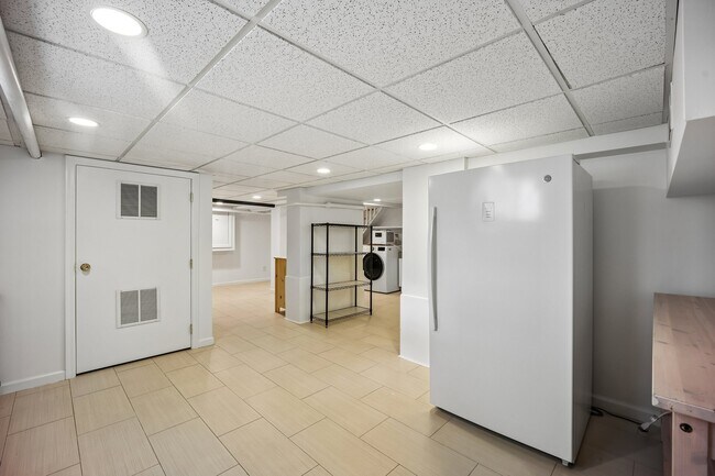Building Photo - 155 Sunset Ln