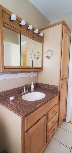 Building Photo - 131 SE Serenata Ct