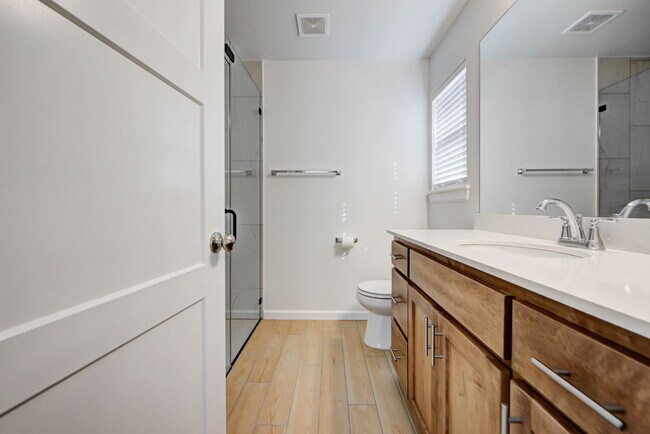 Building Photo - 323 Woodrock St