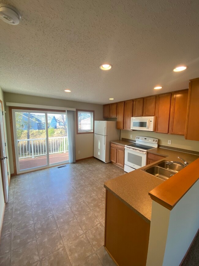 Building Photo - 4967 Evergreen Dr N