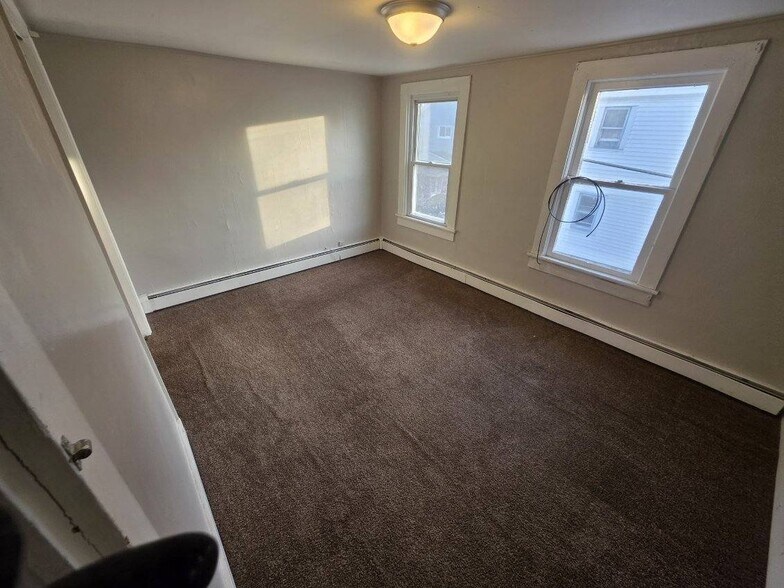 Building Photo - 109 Penn St