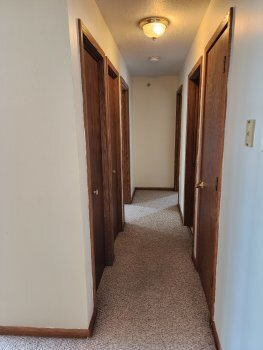 Building Photo - Large 2 Bedroom, 1 Bathroom Apartment with...