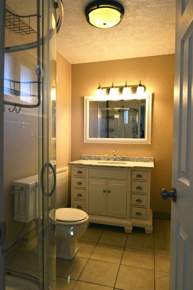 Building Photo - "Spacious 5-Bedroom 3 Bath in the Heart of...