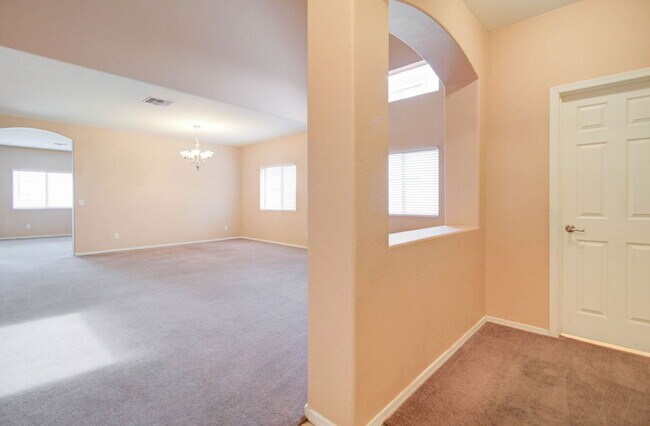 Building Photo - 5659 S 239th Dr