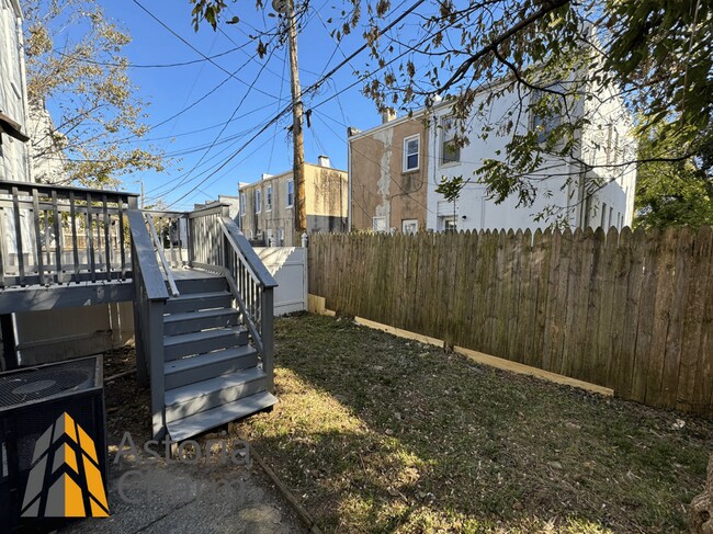 Building Photo - 607 E 41st St