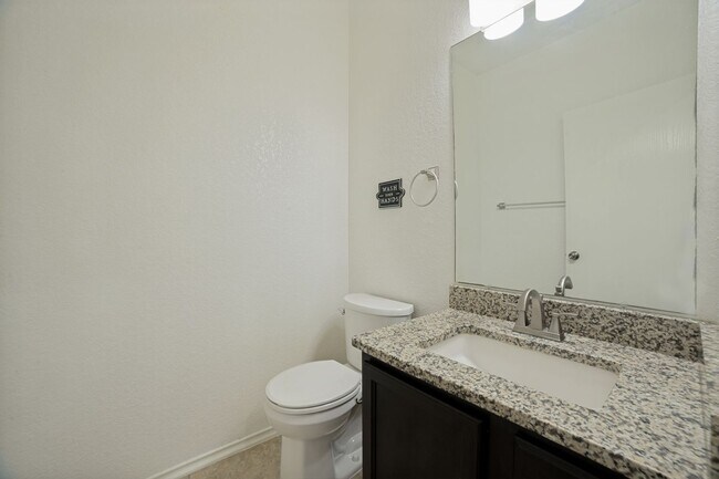 Building Photo - GORGEOUS 3-BEDROOM HOME WITH SPARKLING POOL